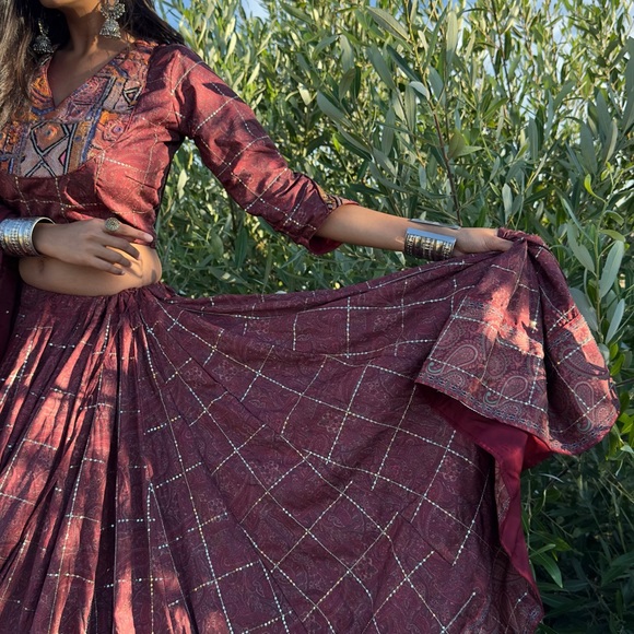 Paisley Lehenga Set - Picture 4 of 4